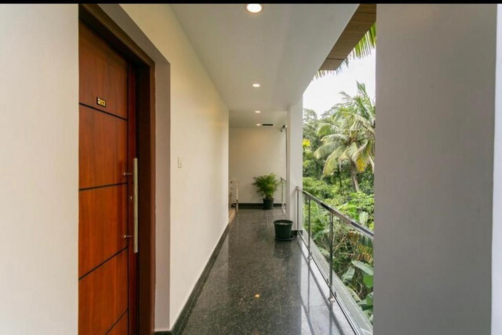 Thenmala Hormuz Inn Kolattupuzha Exterior photo